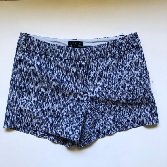 Willi Smith, Size 6, stretchy, blue and white, abstract pattern, short shorts - Picture 1 of 8